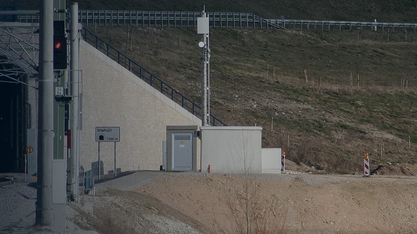 Symbolbild: GSM-R-Funkstation am Tunnelportal Irlahüll an der Schnellfahrstrecke Nürnberg–Ingolstadt